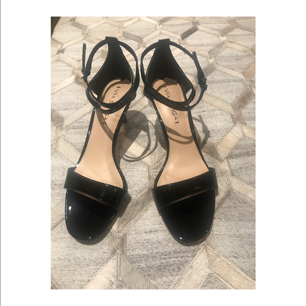 NWOT  Via Spiga Leesa Sandal